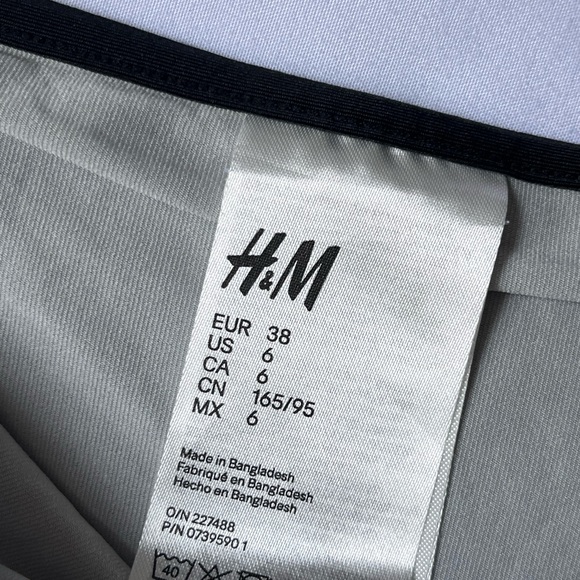 H&M | 2-Piece Triangle Swim Set in Grey w/ Black Outline - Picture 7 of 7